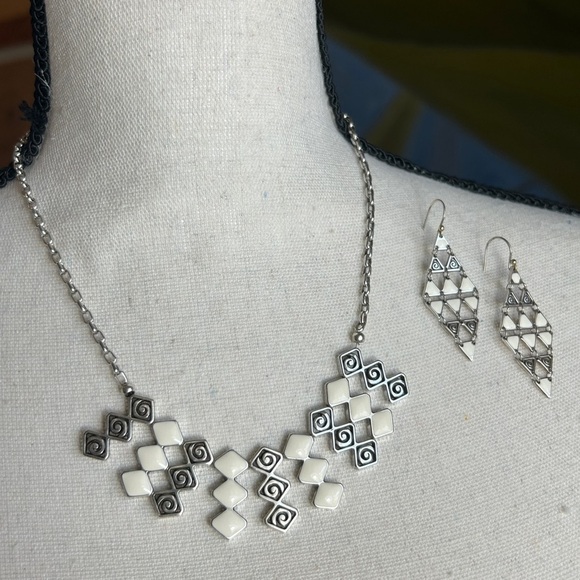Brighton Lanakai Necklace & Earrings Set Silver Plated White Enamel 18” - Picture 5 of 8